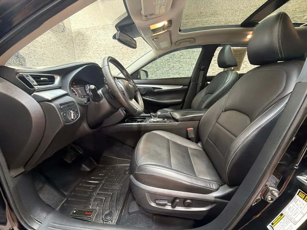 Used 2019 Black Obsidian INFINITI LUXE image 24