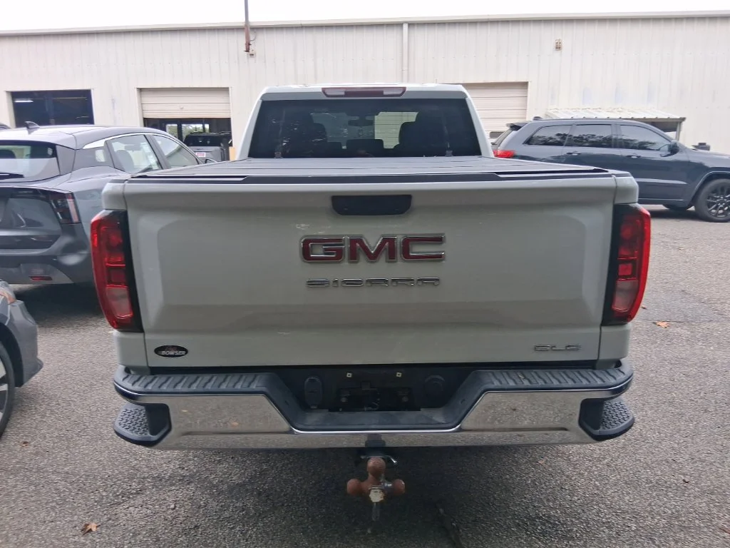 Used 2019 White GMC SLE image 3