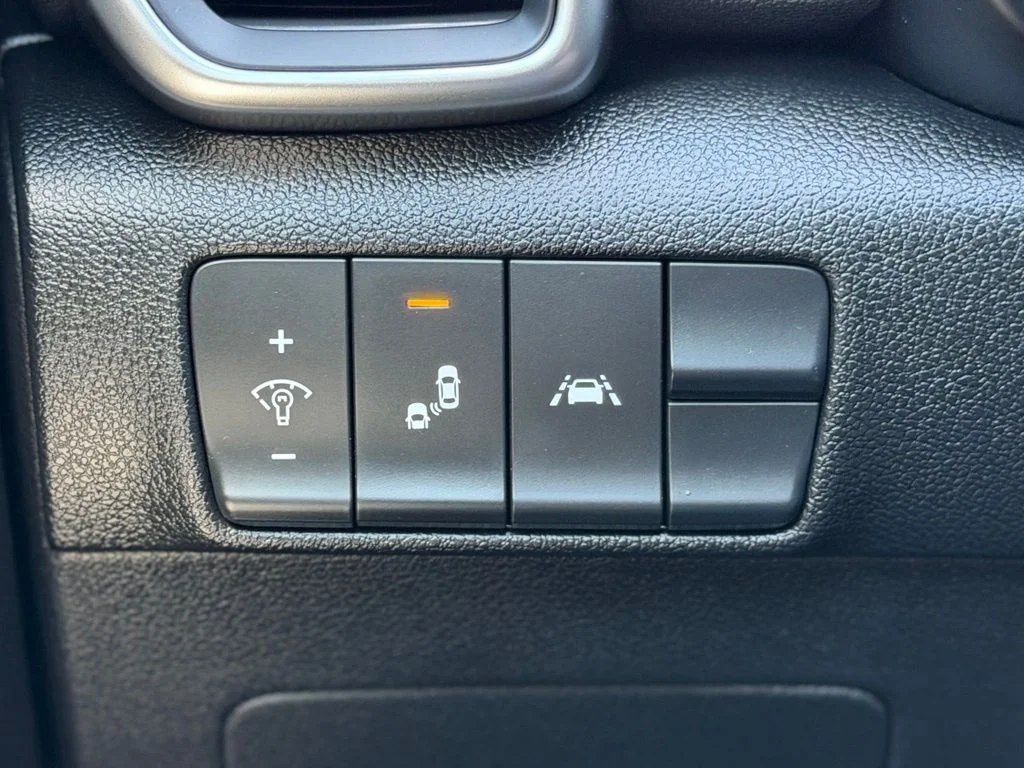 Used 2020 White Kia S image 23