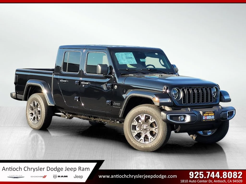 2026 Jeep Gladiator Sahara Auto's photo