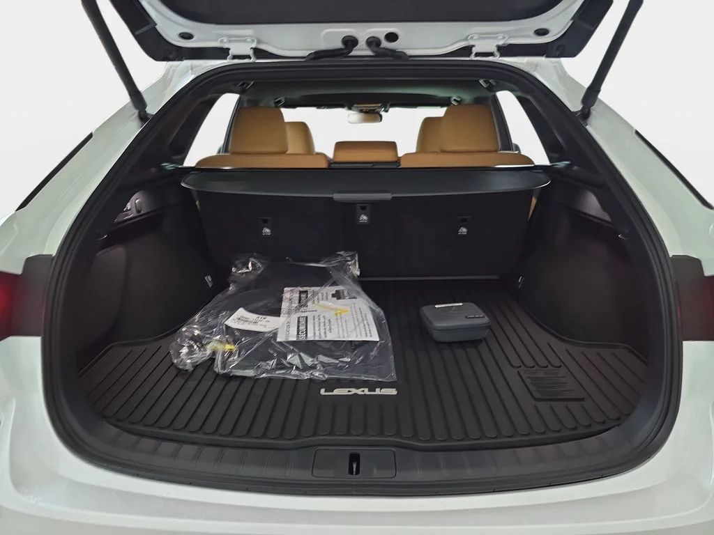 New 2026 Eminent White Pearl Lexus PREMIUM image 12