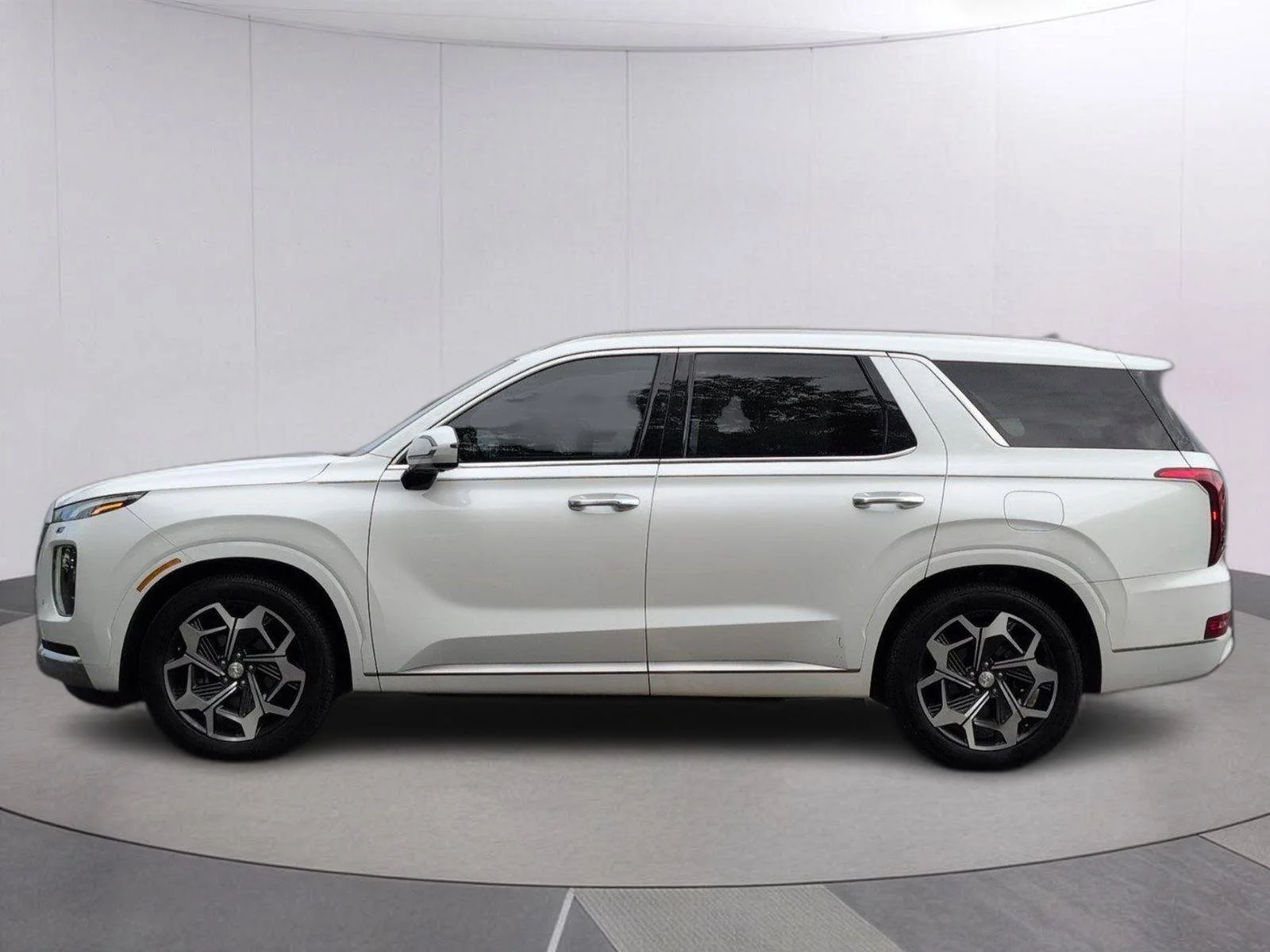 Used 2022 Hyper White Hyundai Calligraphy image 2