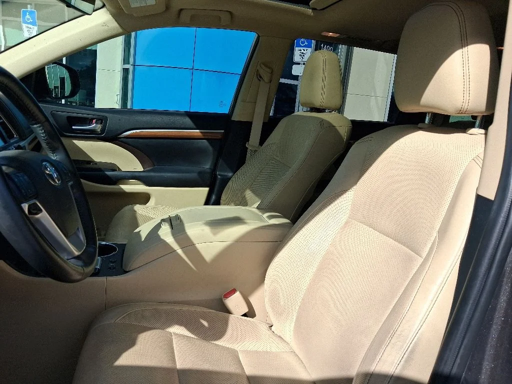 Used 2019 Gray Toyota Limited image 18
