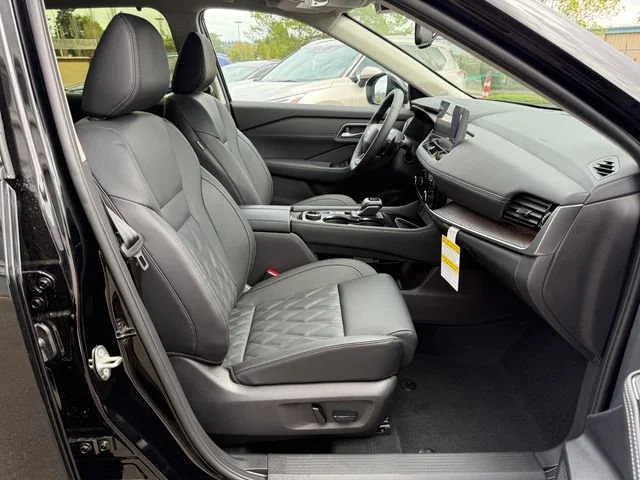 New 2026 Super Black Nissan Platinum image 9