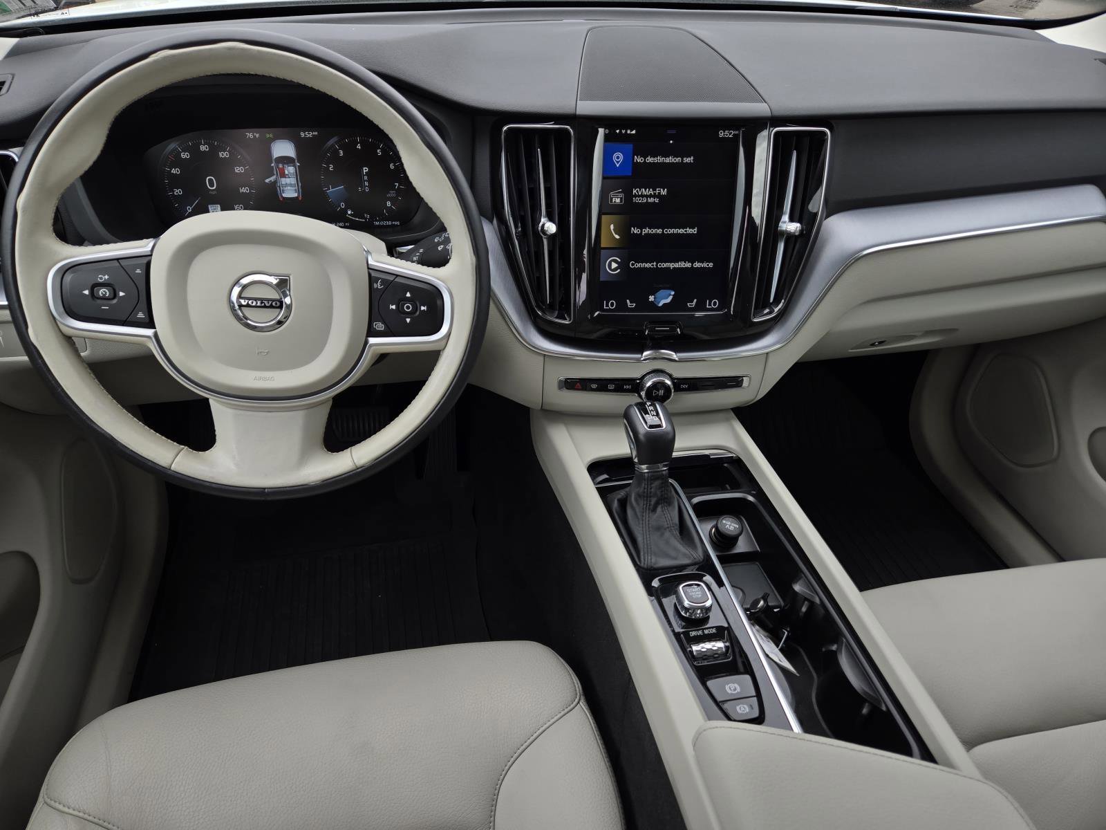 Used 2020 Crystal White Volvo Momentum image 34