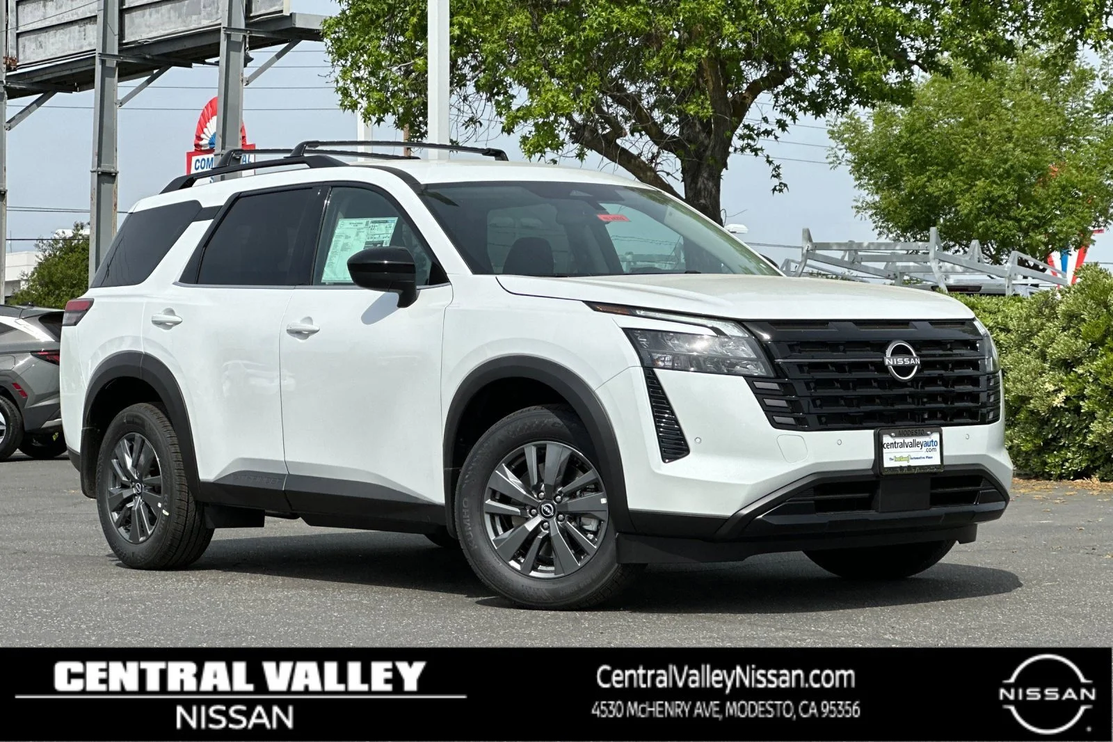 2026 Nissan Pathfinder SV 2WD's photo