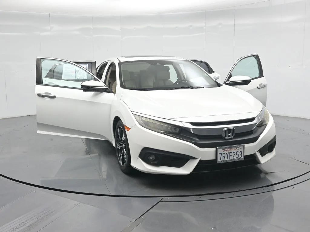 Used 2016 White Honda Touring image 28