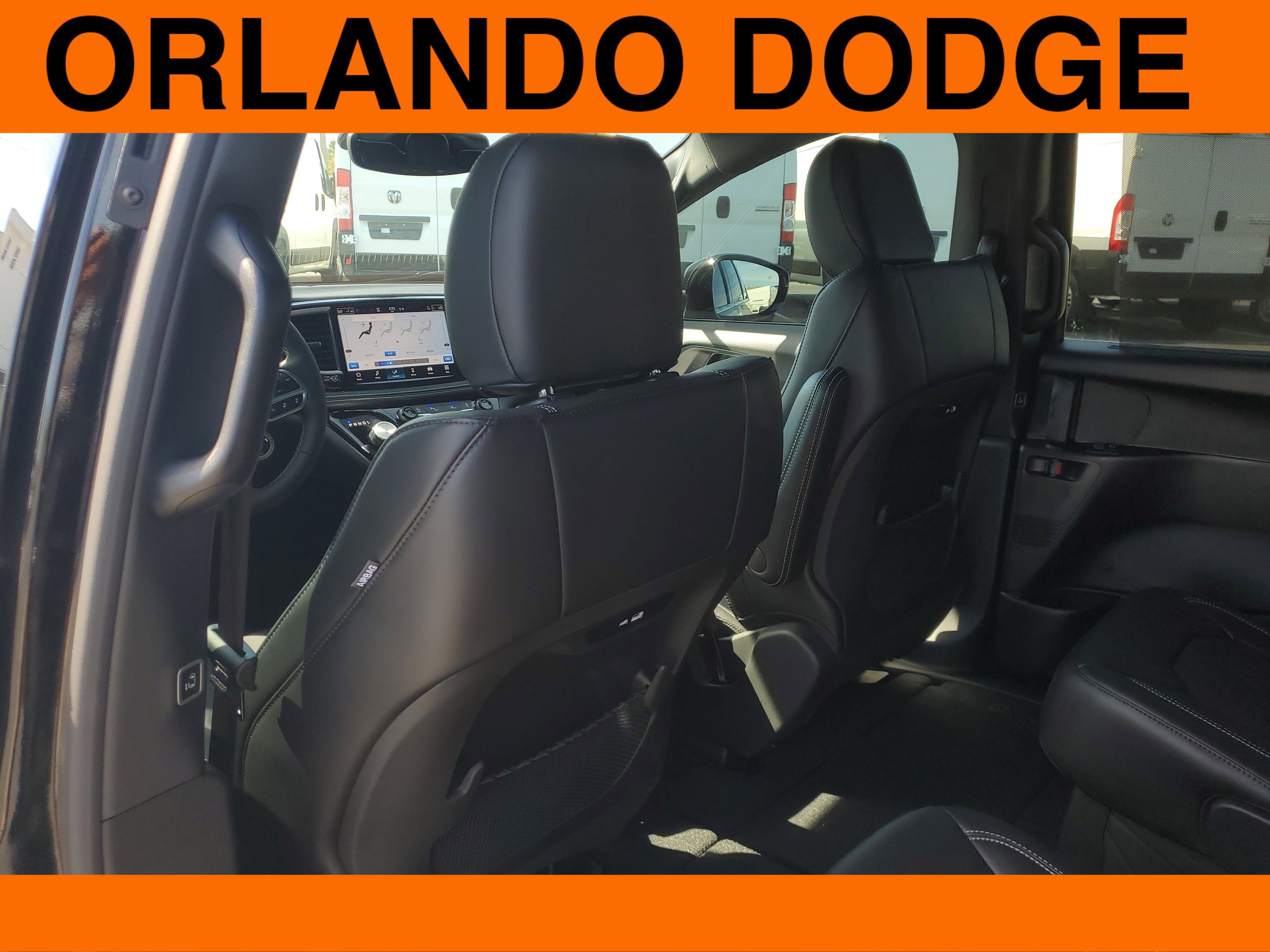 2026 Chrysler Pacifica photo 2