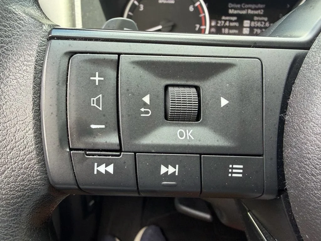 Used 2021 Red Nissan S Intelligent AWD image 27