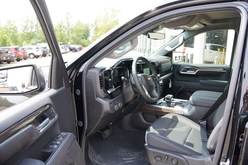 2026 Chevrolet Silverado 1500 LT - Photo 10
