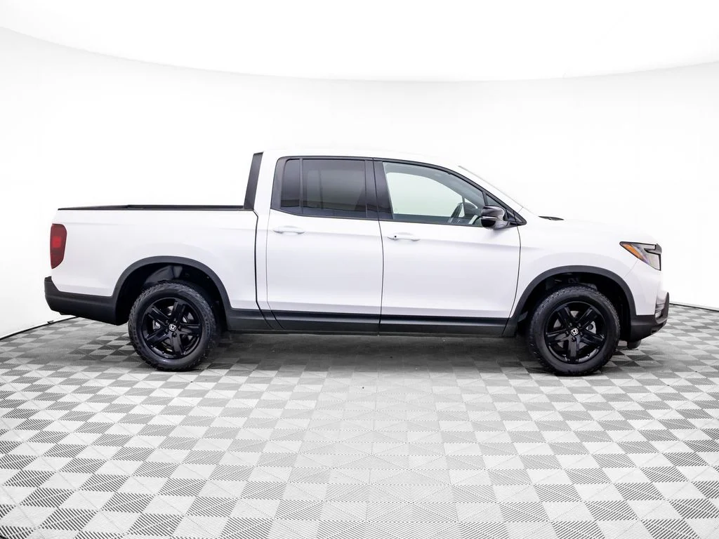 Certified Used 2023 White Honda Black Edition image 8