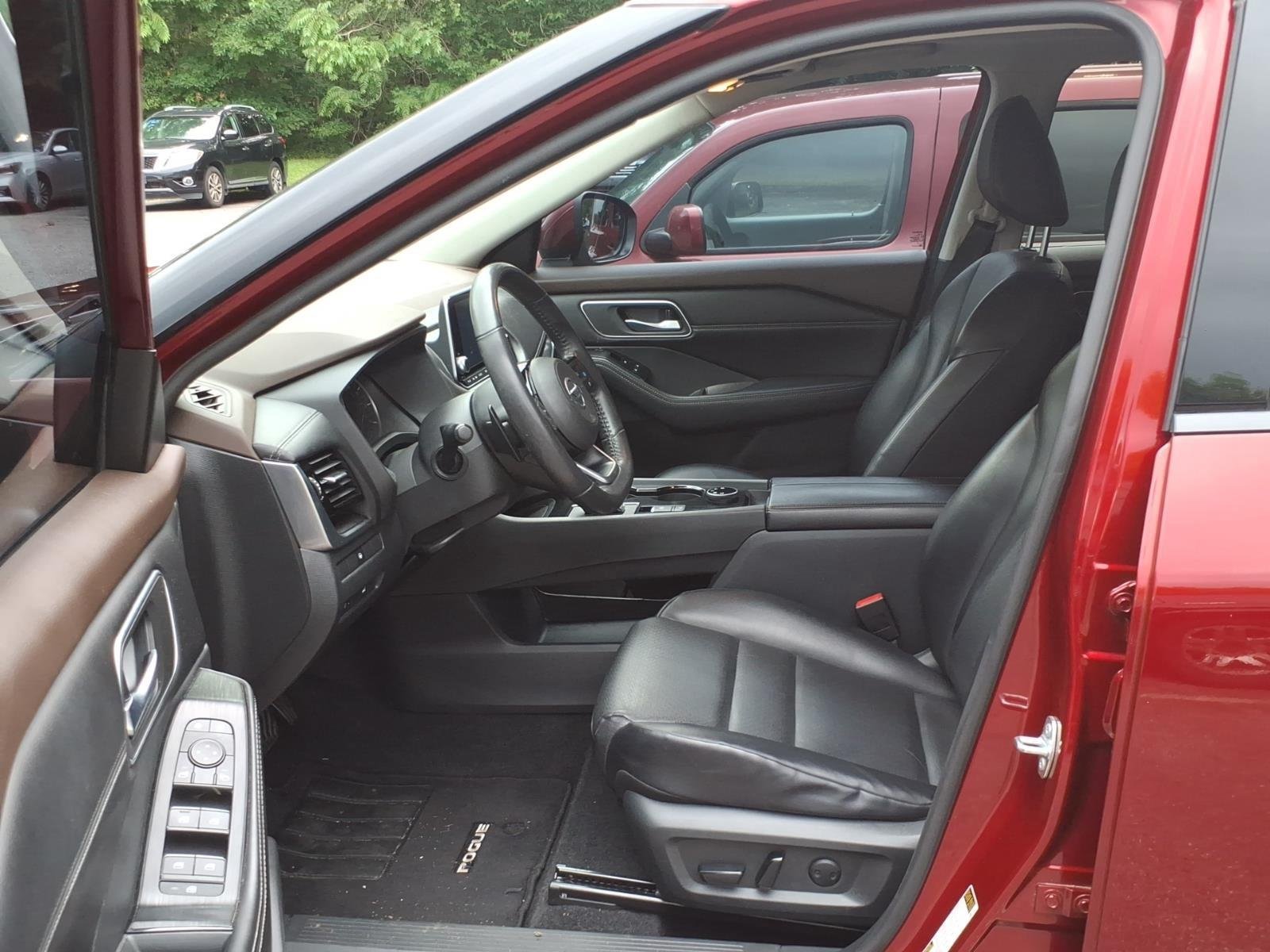 Used 2021 Scarlet Ember Tintcoat Nissan SV image 5
