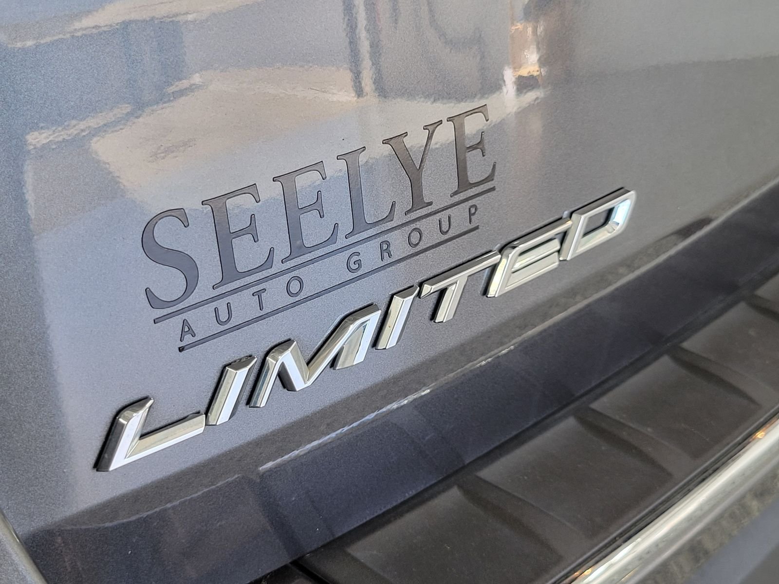 Used 2020 Gray Ford Limited image 33
