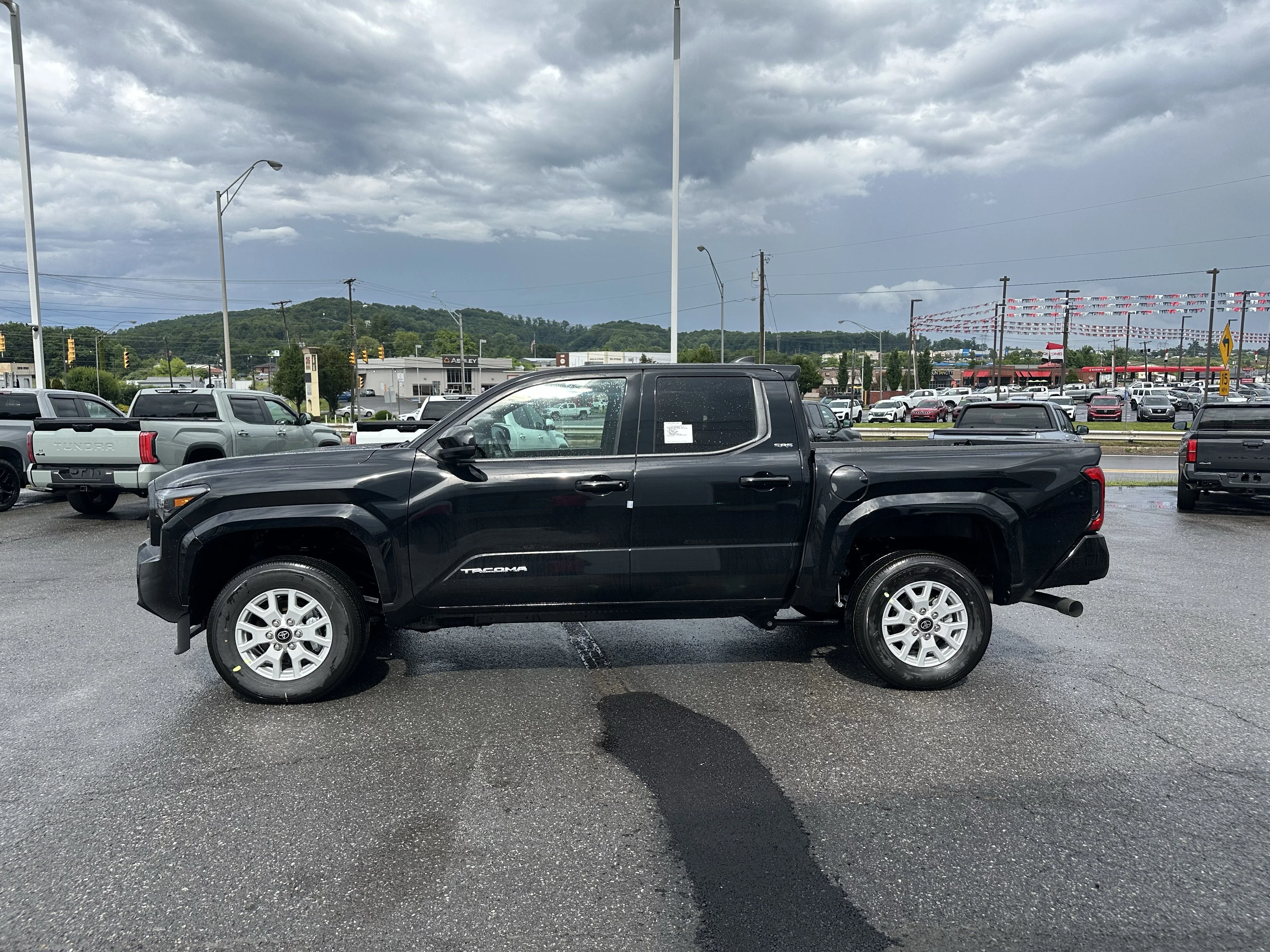 2026 Toyota Tacoma SR5 - Photo 6