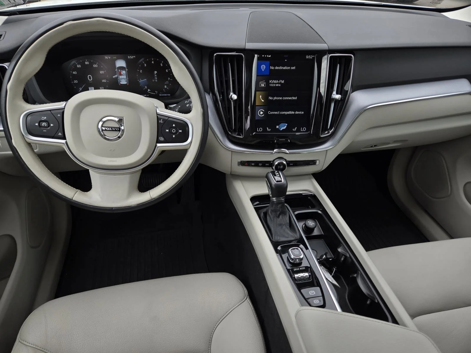 Used 2020 Crystal White Volvo Momentum image 34