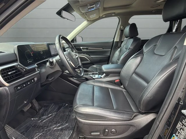 Used 2025 Black Kia S image 9
