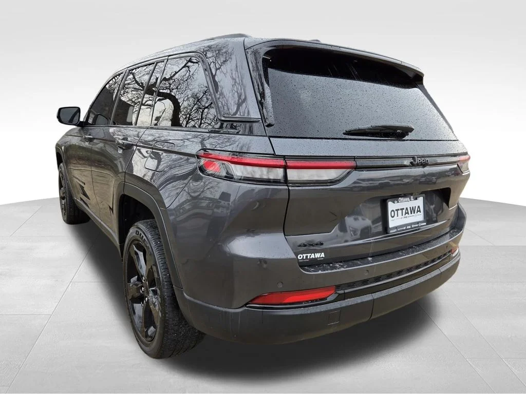 Used 2023 Gray Jeep Altitude X image 6