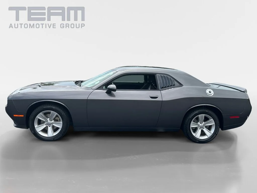 Used 2023 Gray Dodge SXT image 4
