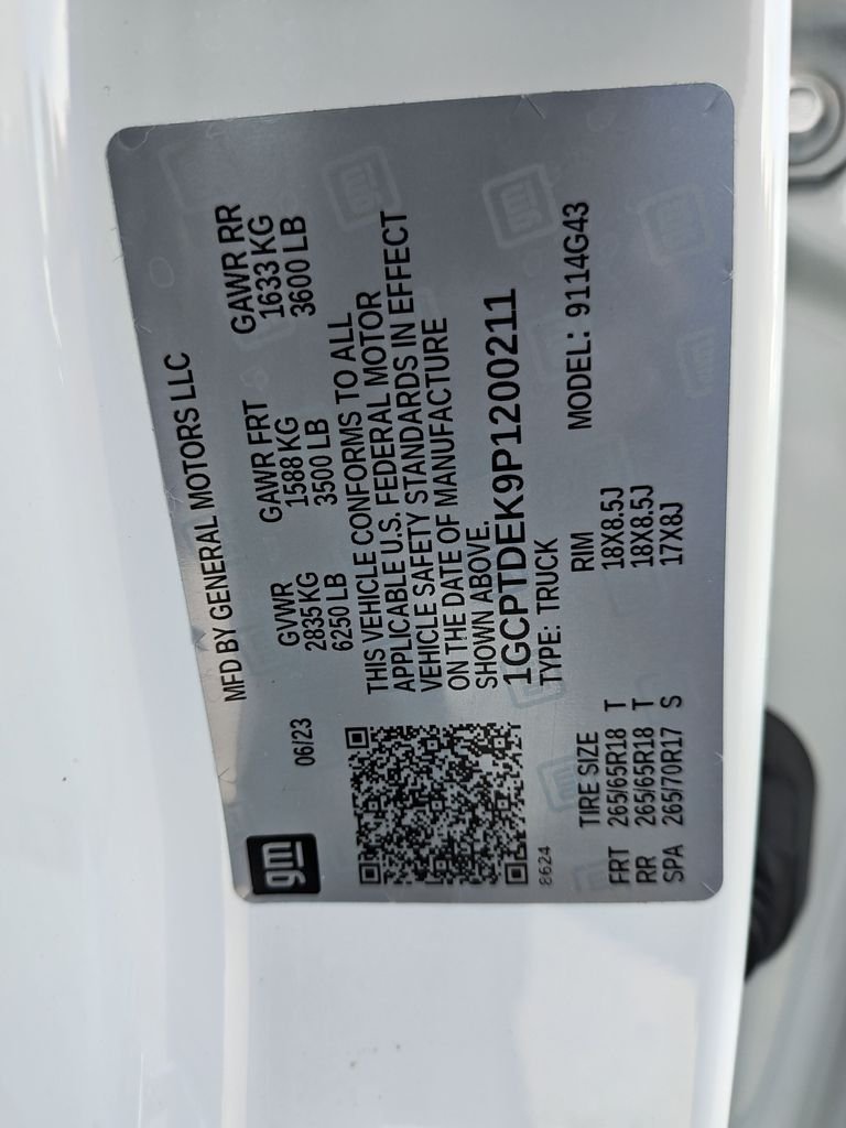 Used 2023 White Chevrolet Z71 image 26