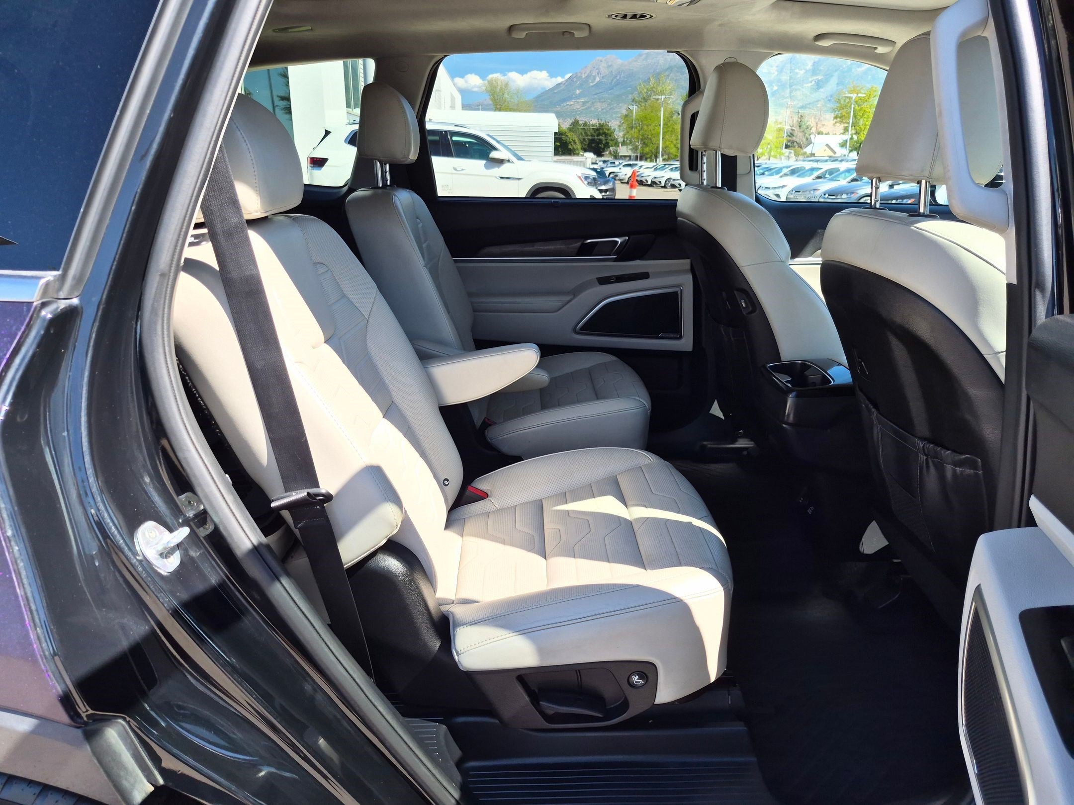 Used 2020 Ebony Black Kia SX image 30