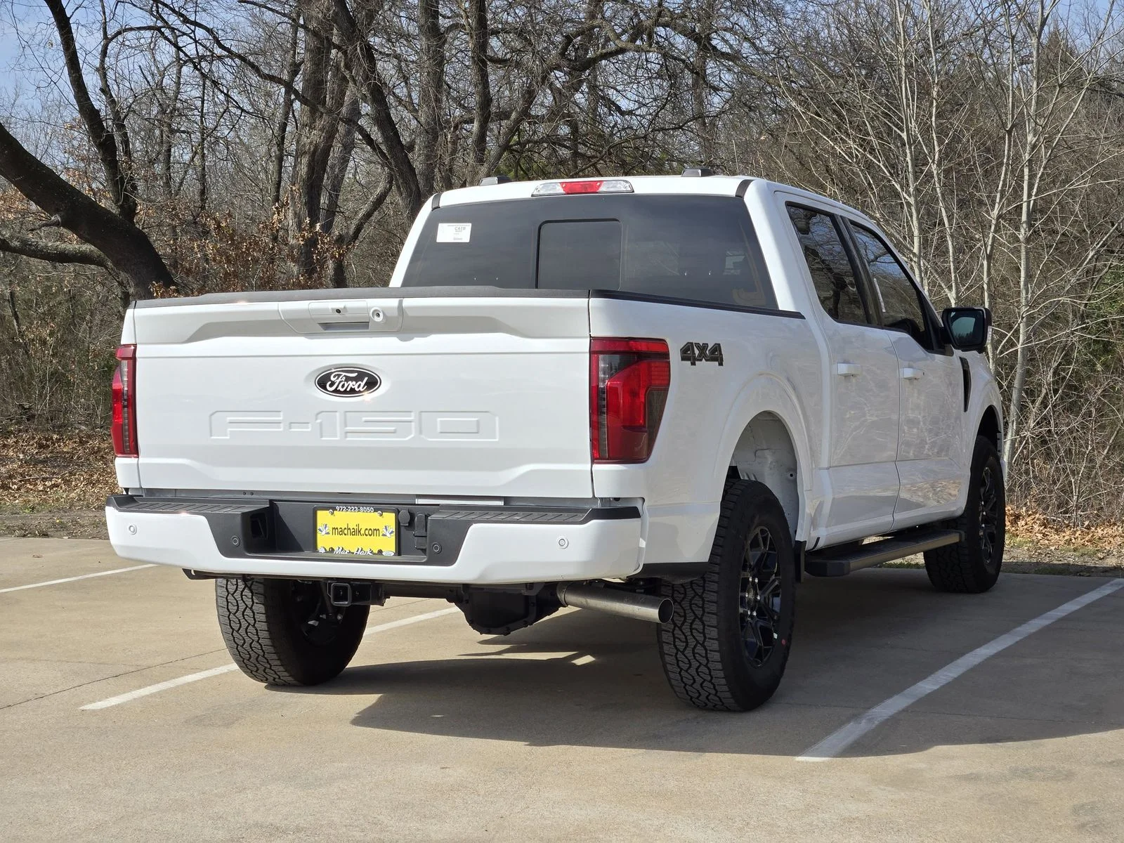 New 2026 Oxford White Ford XLT image 4