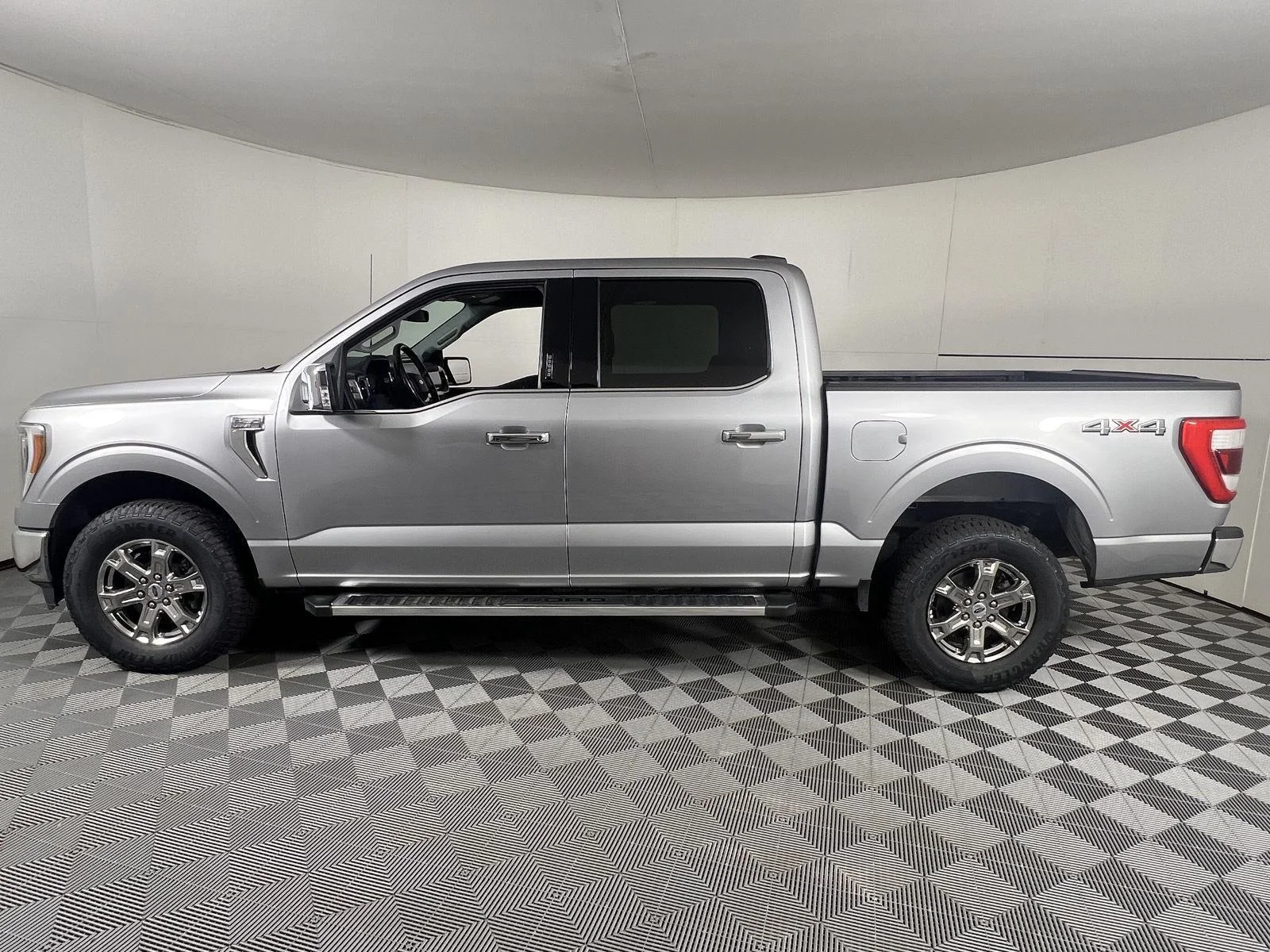 Used 2022 Iconic Silver Ford LARIAT image 7