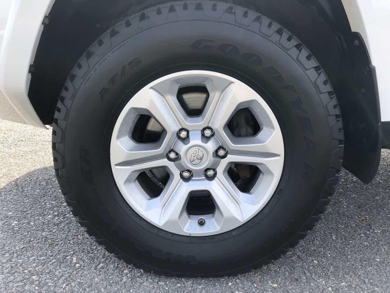 Used 2018 Super White Toyota SR5 Premium image 10