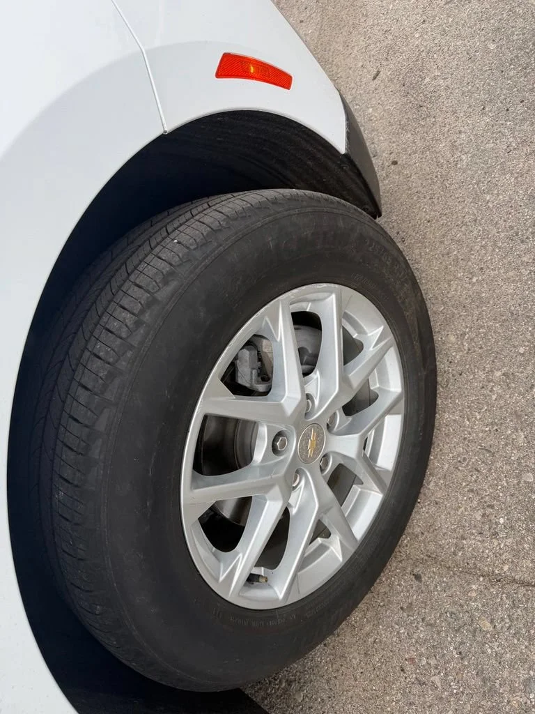 Used 2024 Summit White Chevrolet LT image 4