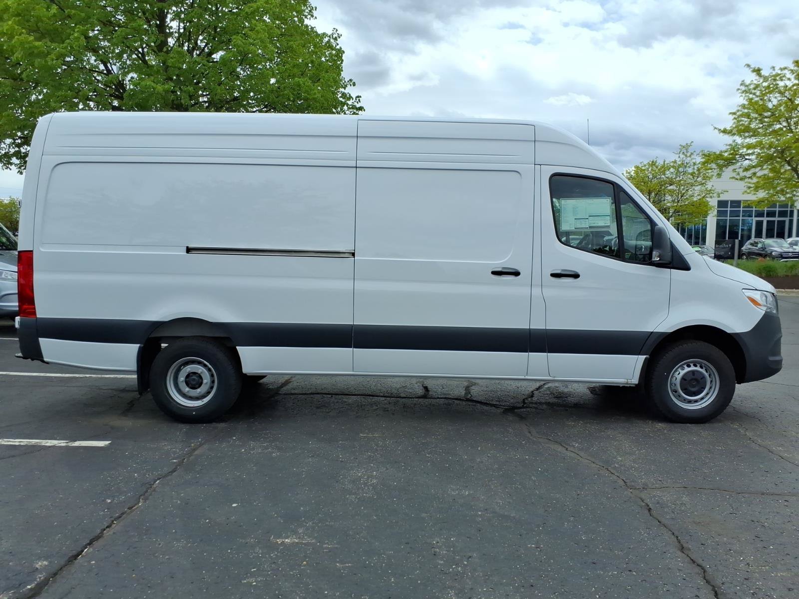 New 2026 Arctic White Mercedes-Benz Cargo 170 WB image 40