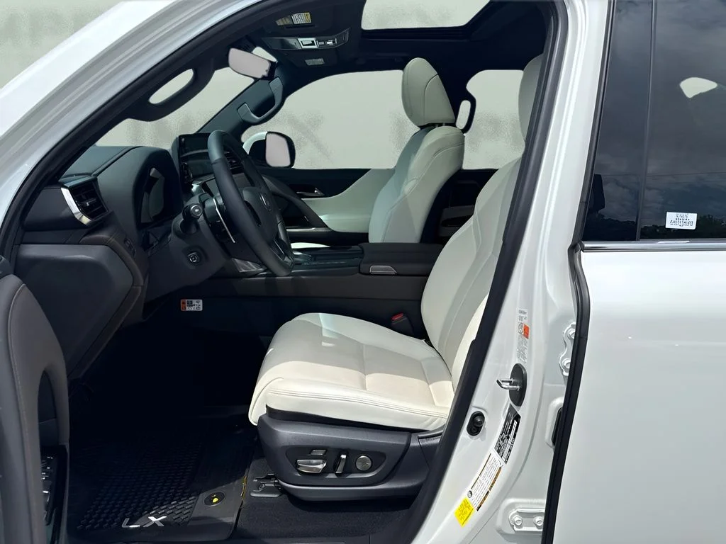 Used 2025 White Lexus 600 Luxury image 9