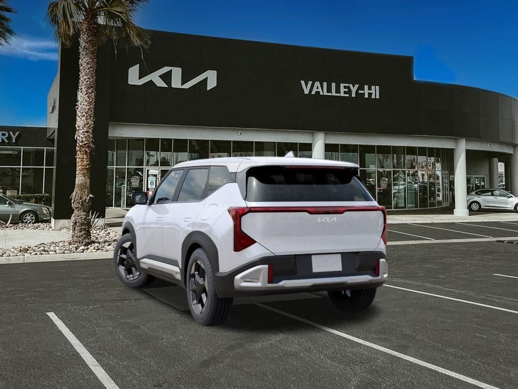New 2027 Snow White Pearl Kia S image 4