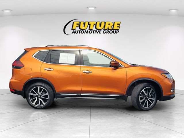 Used 2020 Orange Nissan SL image 3