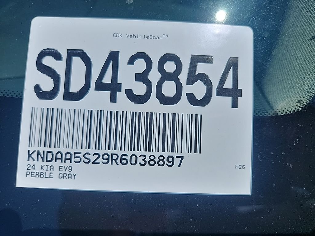 Used 2024 Gray Kia Light image 5