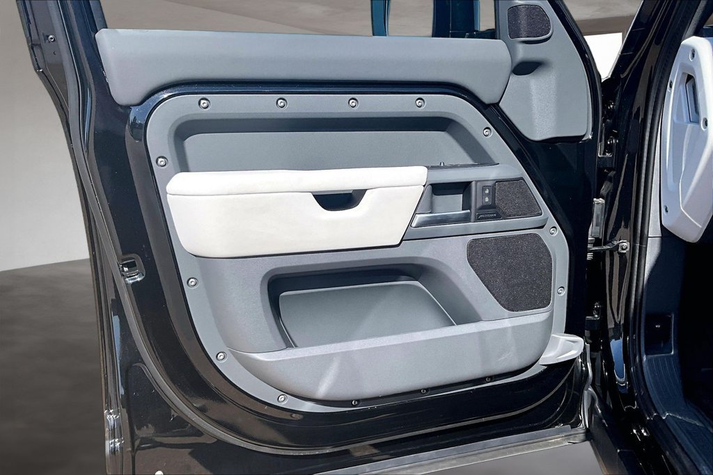 Used 2025 Black Land Rover S image 17