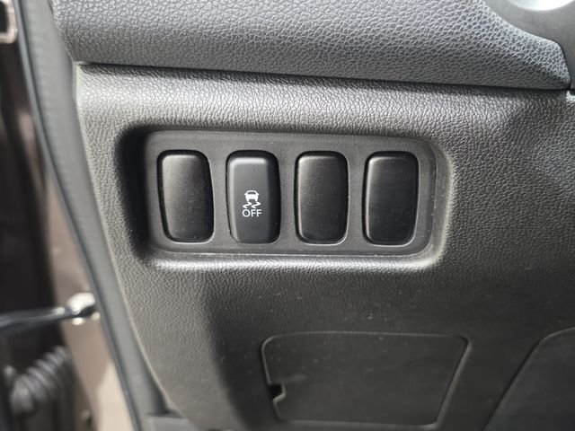 Used 2016 Black Mitsubishi ES image 22