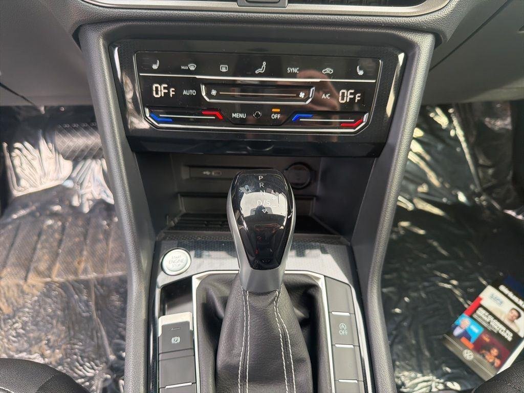 New 2026 White Volkswagen 1.5T SE Black image 7