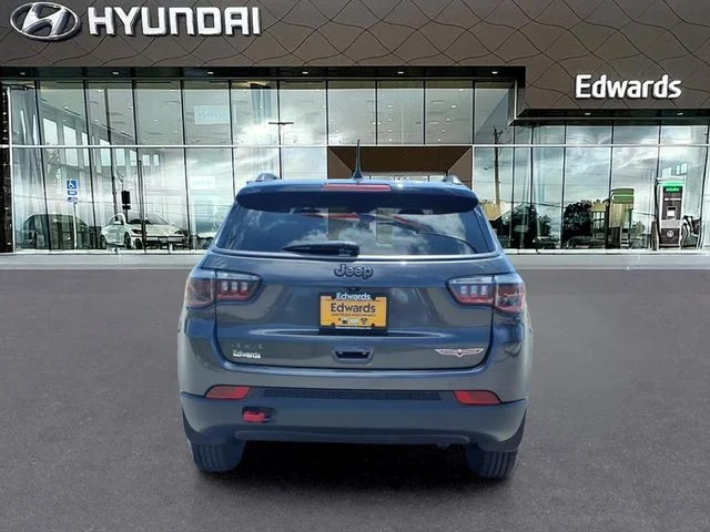 Used 2017 Gray Jeep Trailhawk image 8