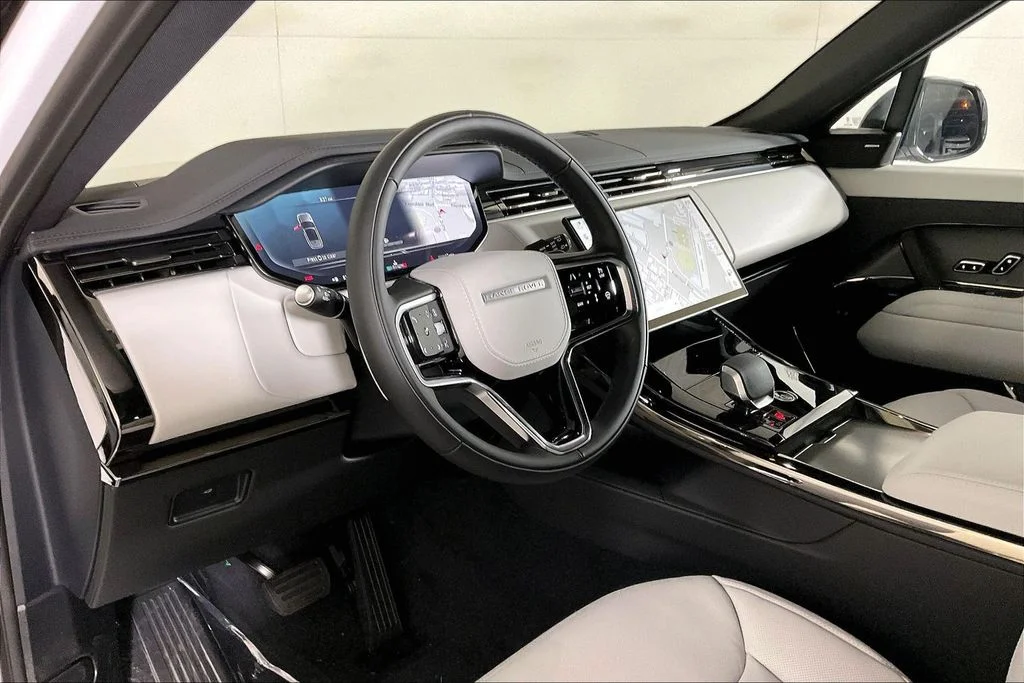 New 2025 White Land Rover SE image 4