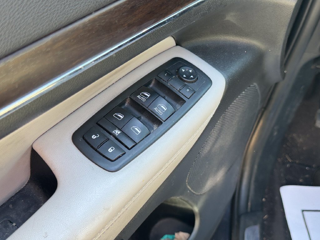 Used 2018 Gray Jeep Limited image 10