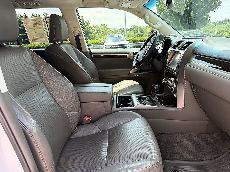 Used 2015 Starfire Pearl Lexus 460 image 19