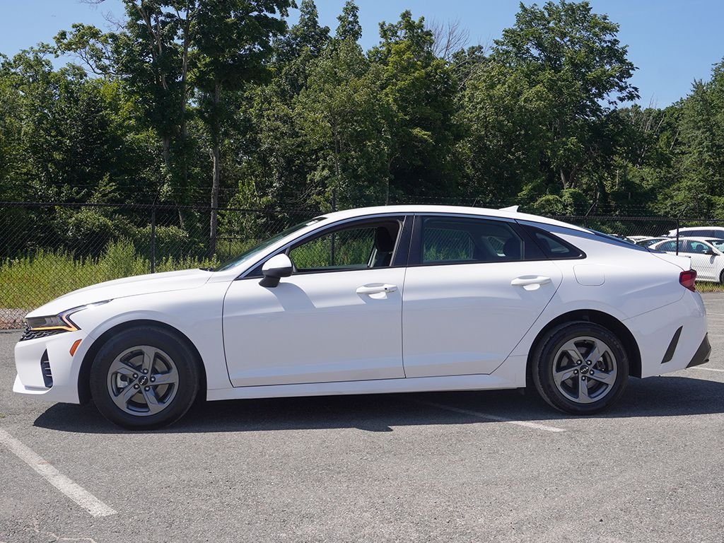 Used 2024 White Kia LXS image 17