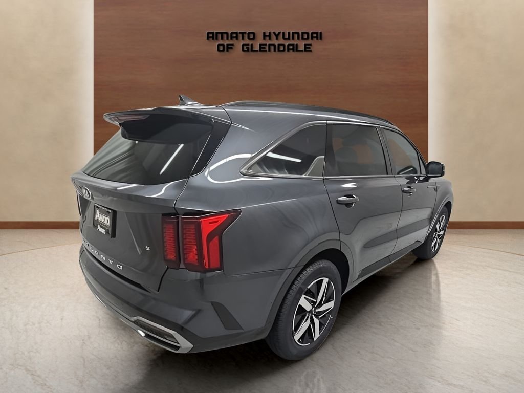 Used 2021 Gray Kia S image 5