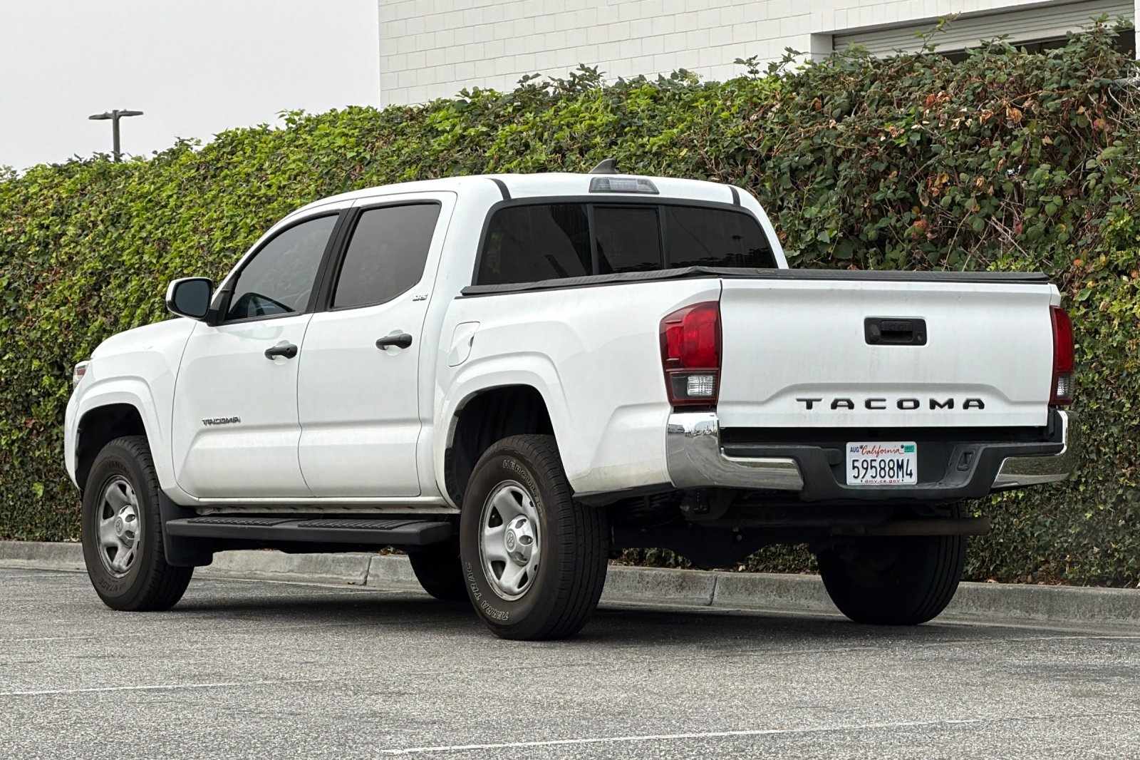 Used 2019 White Toyota SR5 image 6