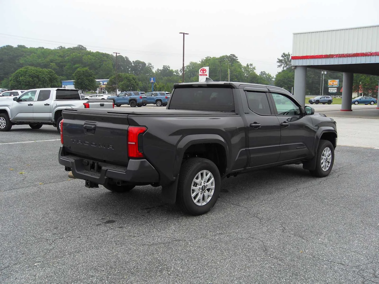 Used 2025 Underground Toyota SR5 image 5