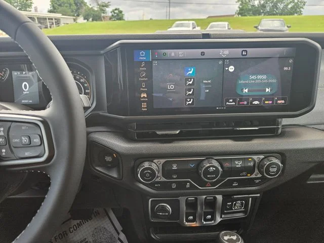 Used 2025 White Jeep Sport S image 17