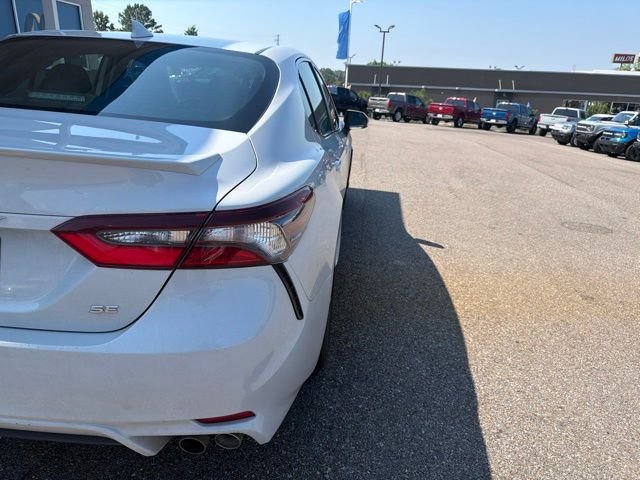 Used 2023 White Toyota SE image 4