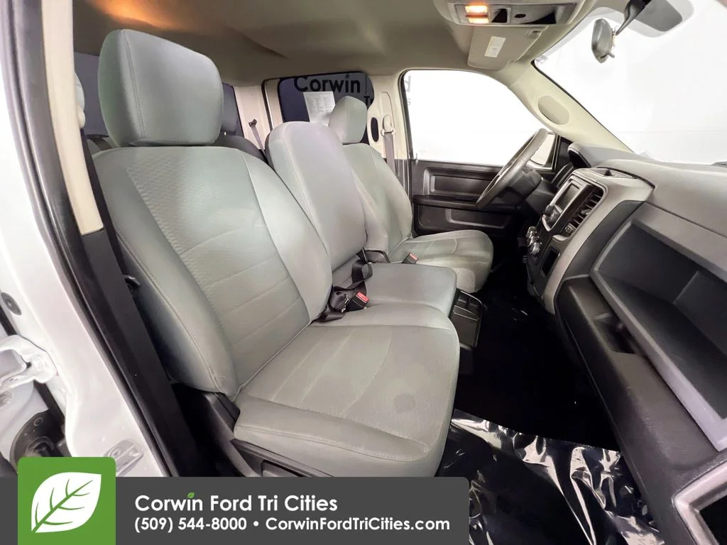 Used 2018 Bright Silver Clearcoat Metallic Ram Express image 16