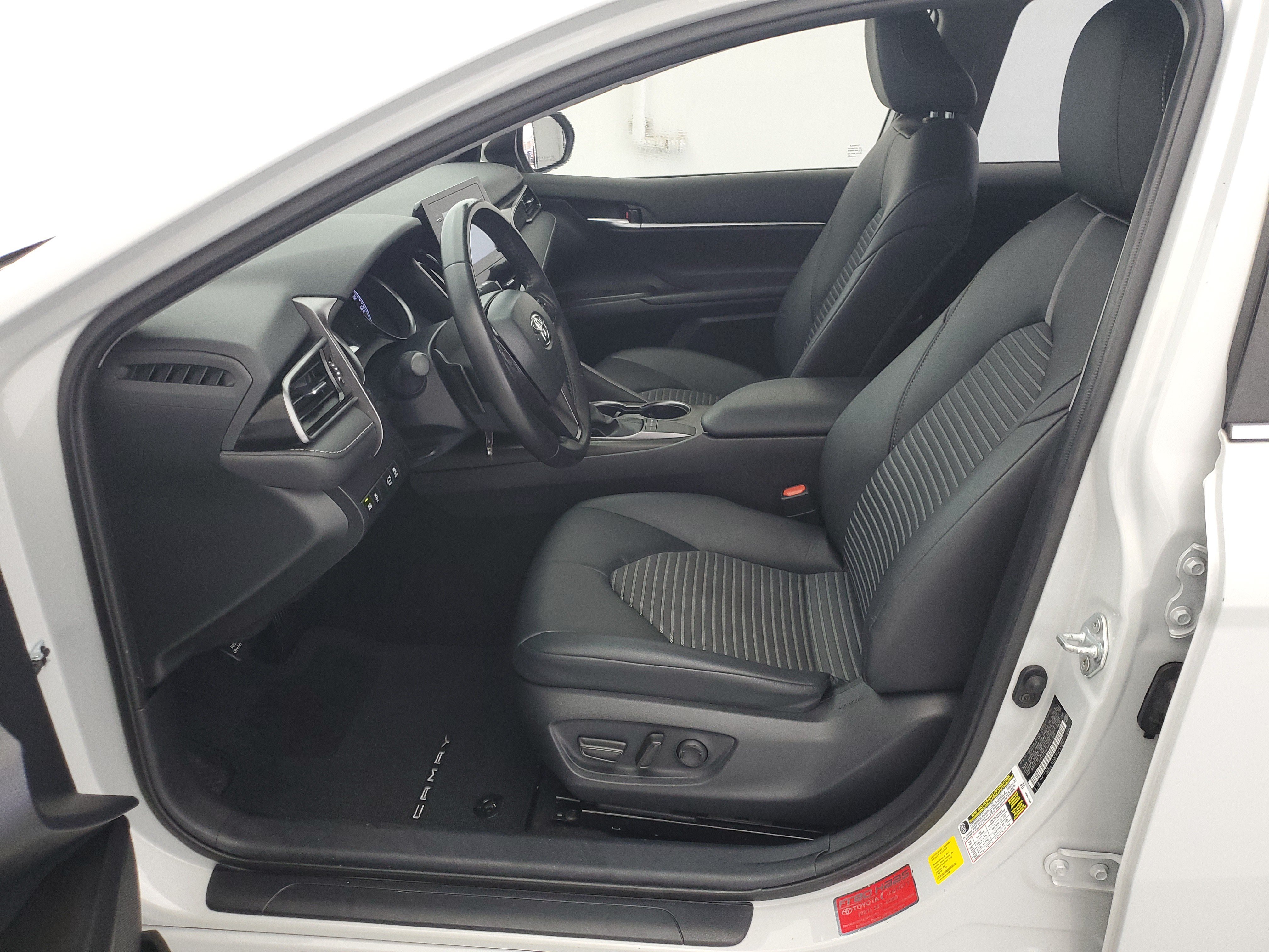Used 2023 Ice Toyota SE image 17