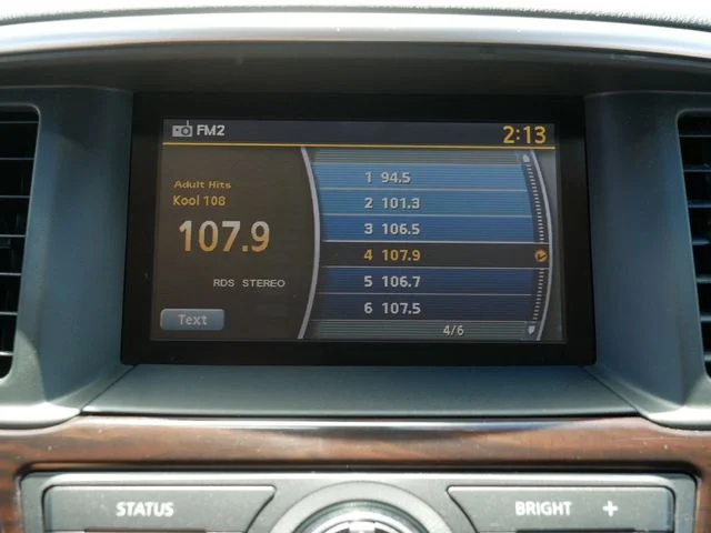 Used 2015 Gray Nissan SL image 29
