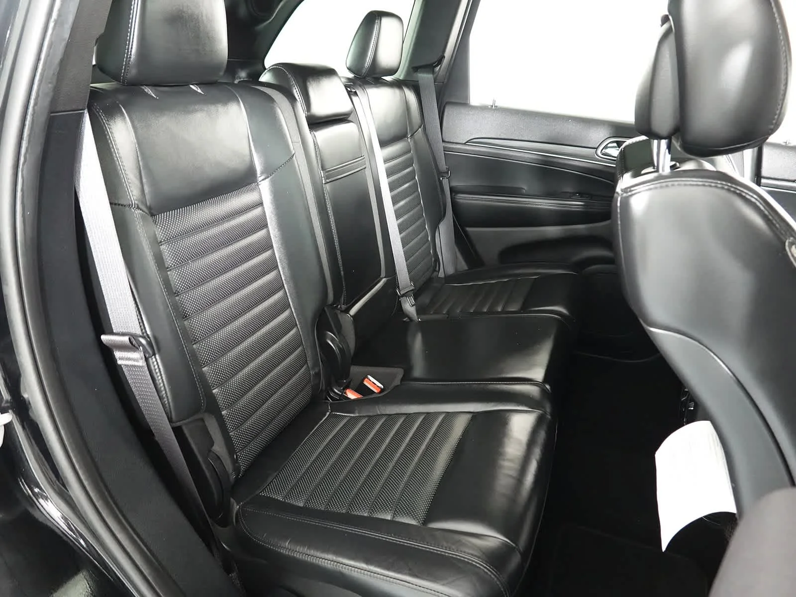 Used 2020 Diamond Black Crystal Pearlcoat Jeep Limited X image 17